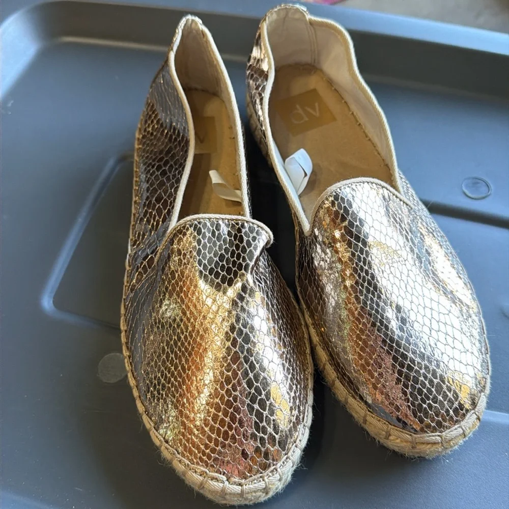 DV by Dolce Vita Tia Gold Snakeskin Espadrille Flats • Size 8 • Unworn